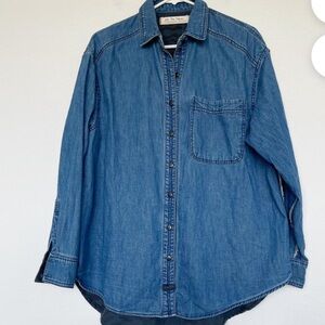 Free People  - Women's Blue Denim Aztec Print Button Up Shirt. Size S